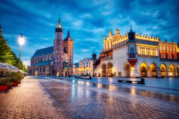 La Lonja de los Paños y la Basílica de Santa María en Cracovia