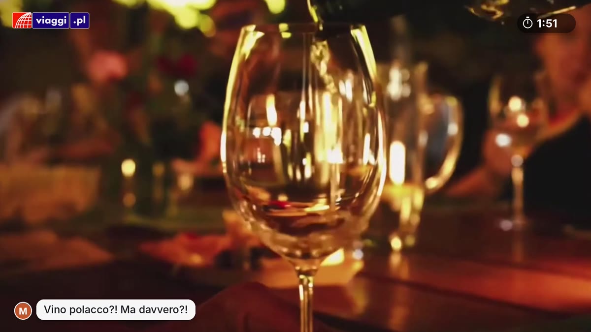 Fotogramma del film Marco scettico: un calice di vino polacco